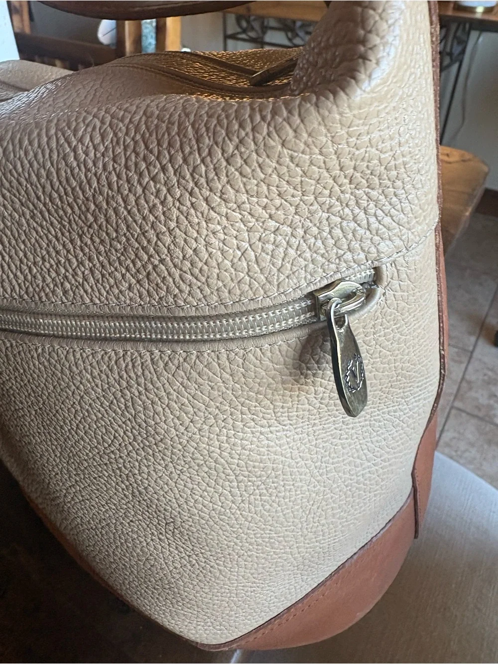 Valentina Italia Leather Bucket Shoulder Bag in Beige and Tan